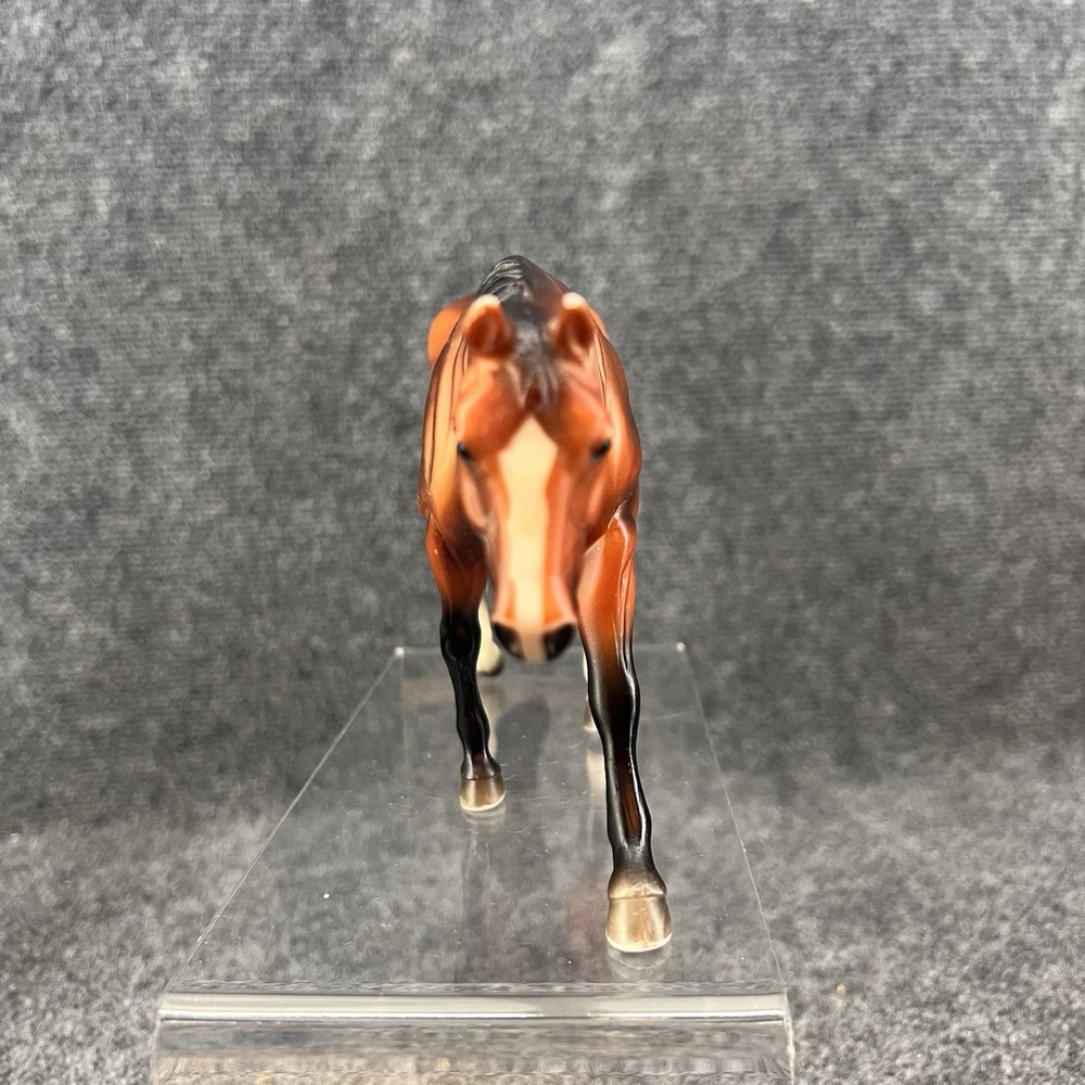 Breyer Walmart Classics AQHA Hollywood Gold Bay American Quarter Horse Mare - Picture 3 of 7